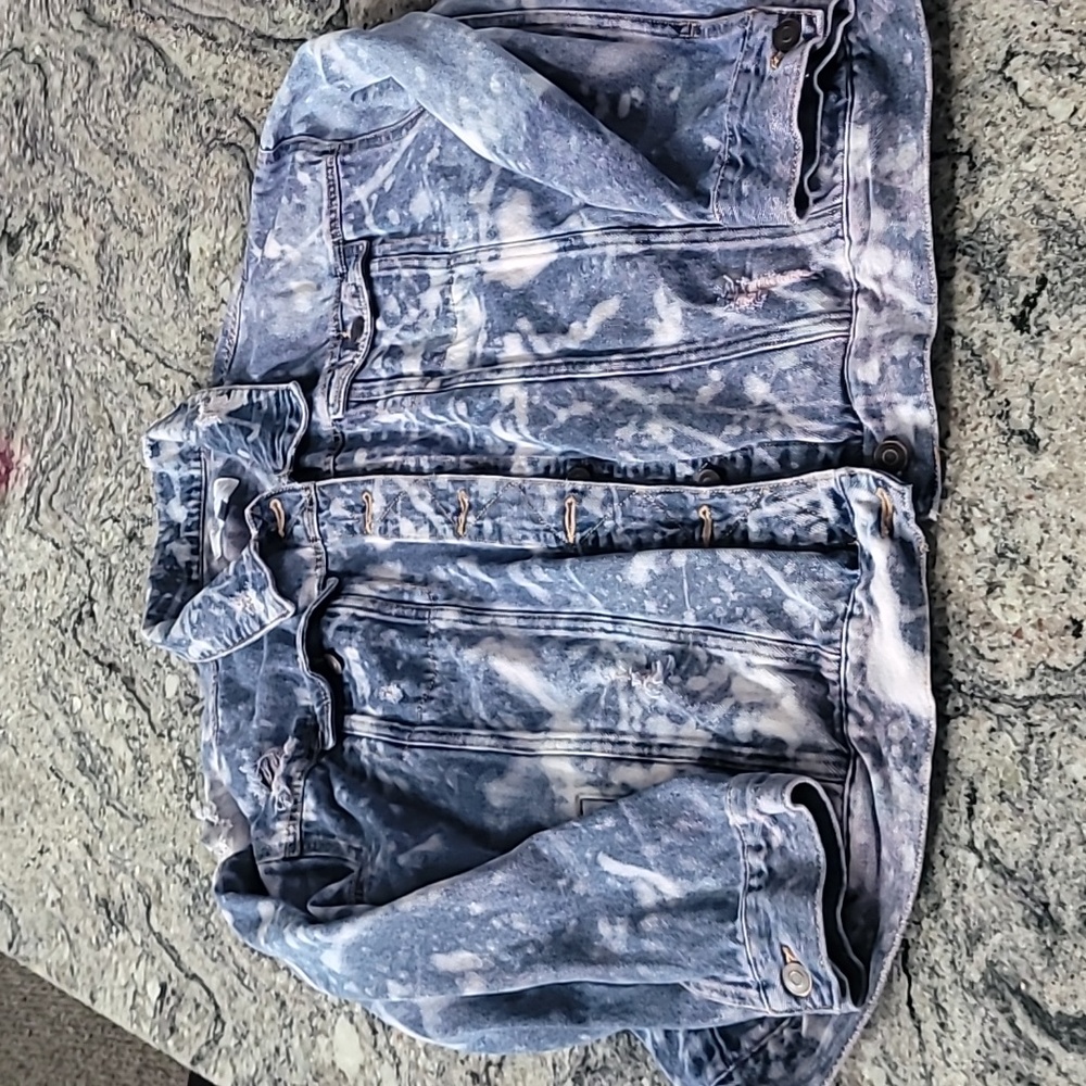 Time & Tru Distressed Denim Jacket